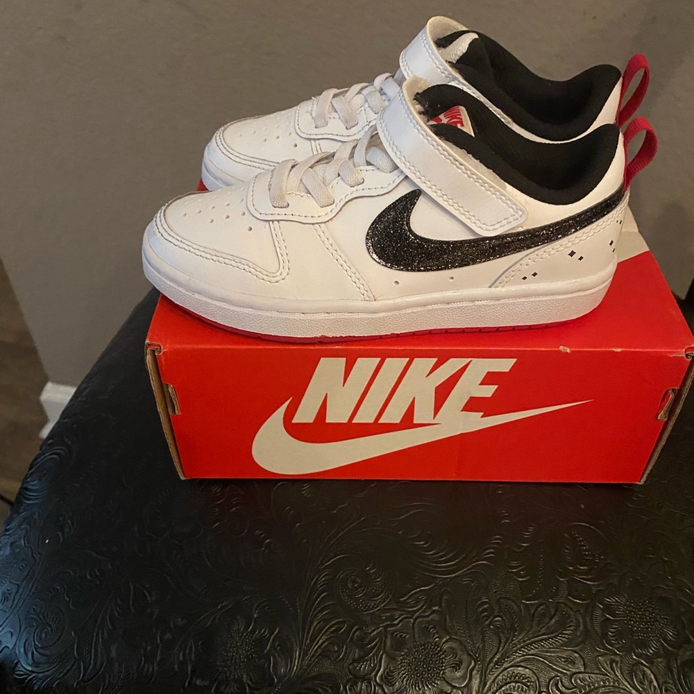 Nike Court Low